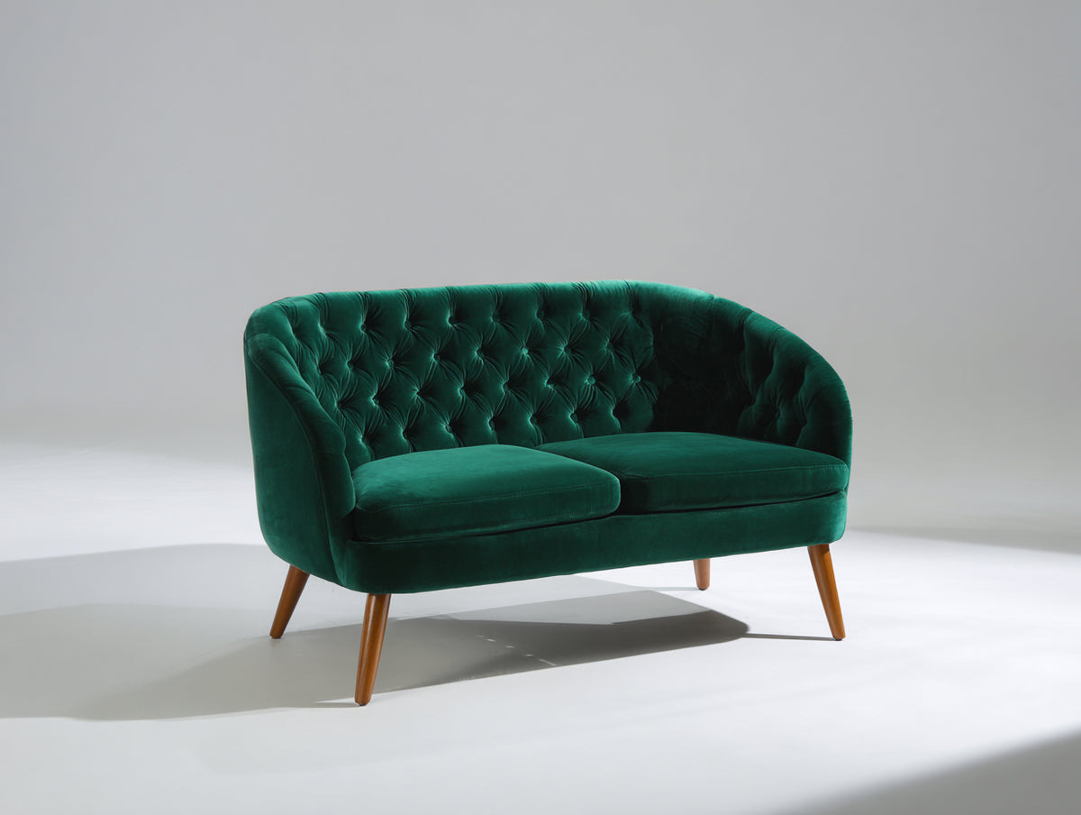 Sofá lineal 160x85x82 cm - de 2 plazas tapizado en terciopelo con respaldo capitoné y patas de madera - color verde esmeralda - diseño moderno elegante